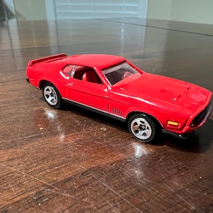 Hot Wheels 1971 Ford Mustang MACH 1 RED