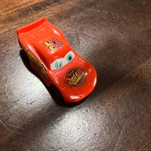 2006 Disney/Pixar CARS Lightning Mcqueen pull back friction car