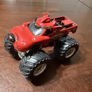 Hot wheels monster jam tasmanian devil 1:64 monster truck