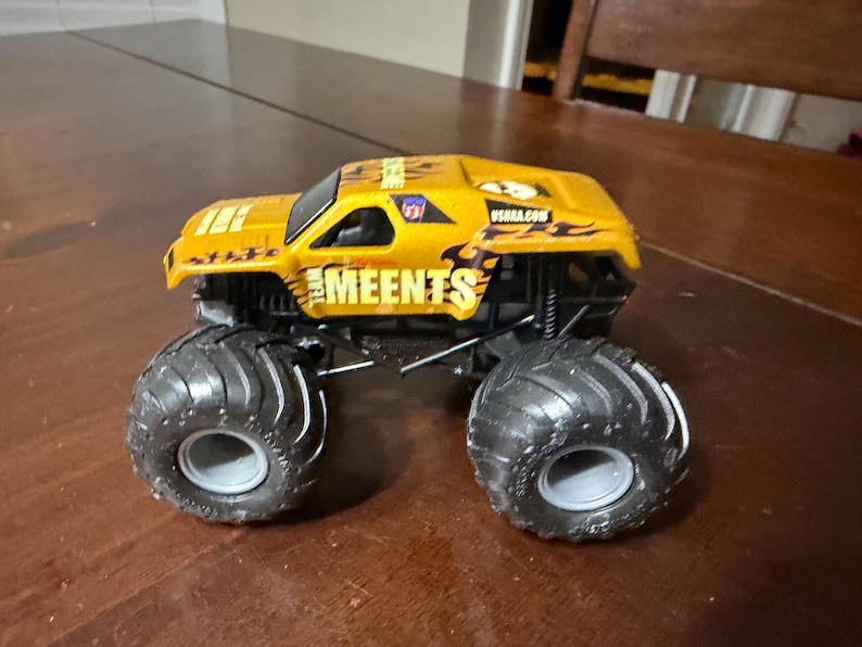 Monster Jam Team Meents, camión monstruo de metal fundido a presión 1:64 B imagen 1