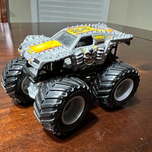 Hot Wheels Monster Jam Max-D (Maximum Destruction) monster truck 1:64