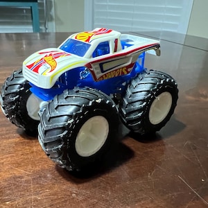Hot Wheels Racing Monster Jam Monster Truck 1:64