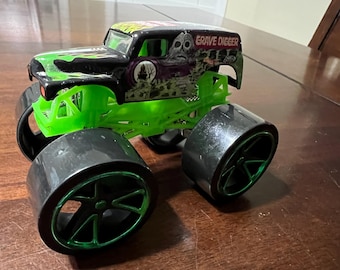 ホットウィール モンスタージャム ショッカー グレイブディガー ダイ