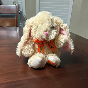 Conejo de peluche de 4" en forma de taza de mantequilla de cacahuete de Galerie Reeses