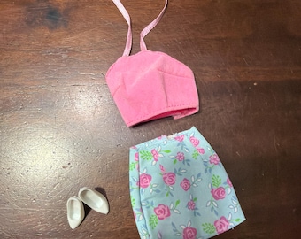 2001 Mattel Barbie Fashion Favorite - Pink Top & Floral Skirt Outfit