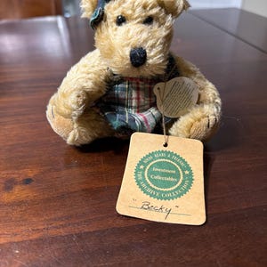 Urso de pelúcia colecionável Becky, da Boyd's Bear, 12,7 cm (5 polegadas), com etiquetas.