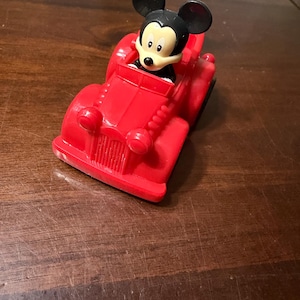 Samochód z napędem pull back Disney Mickey Mouse