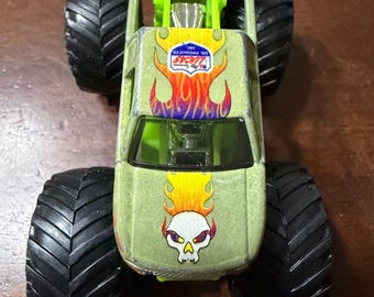 Monster Jam Avenger Monster Truck 1:64