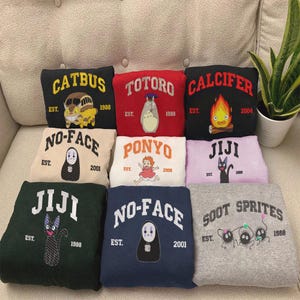 Studio Ghibli broderad tröja, Totoro No Face Calcifer Jiji Ponyo hoodie, Anime Crewneck, personlig årsdagspresent för Ghibli-fans bild 1