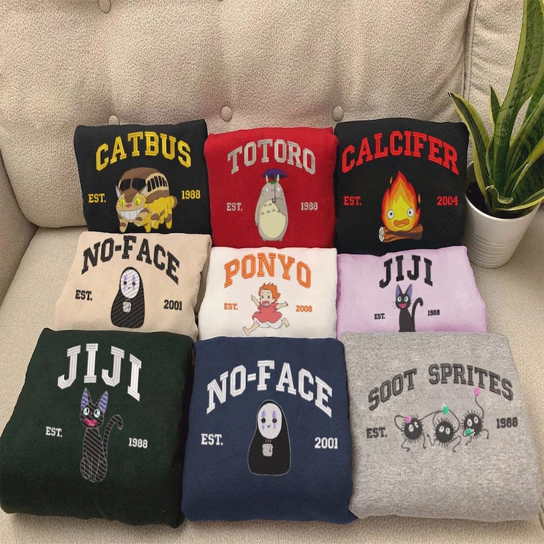 Studio Ghibli broderad tröja, Totoro No Face Calcifer Jiji Ponyo hoodie, Anime Crewneck, personlig årsdagspresent för Ghibli-fans bild 1