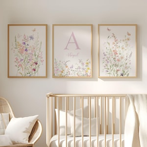 Juego de 3 impresiones de arte de pared para habitación de niña con diseño de flores silvestres en tonos pastel, letras y nombres, decoración de mariposas para habitación de niña pequeña, descarga digital