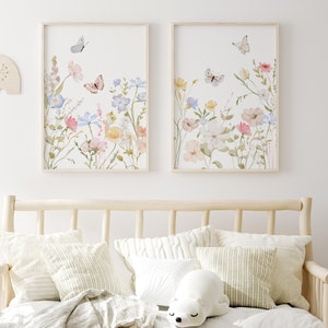 Decorazioni per la cameretta delle bambine, set di 2 stampe murali con fiori di campo e farfalle, decorazioni floreali per la cameretta delle gemelle, opere d'arte per la cameretta dei bambini.