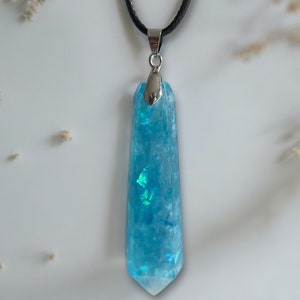 Pendant, crystal design.