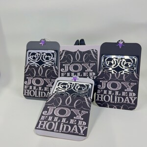 Handgemachte Weihnachts-Doppelzweck-Geschenkkartenhalter und Geschenkanhänger - Set 0f 3 - Schwarz und Silber Geschenkkartenanhänger "Joy Filled Holiday"