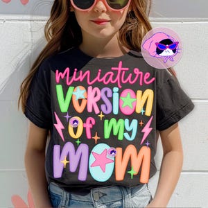 Versión en miniatura de mi mamá, mamá e hija, vida infantil (PNG), diseño para niño y niña, diseño para niños y adolescentes, la mejor amiga de mamá, letra neón para niño y niña