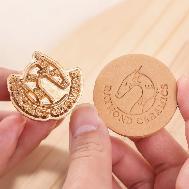 Gepersonaliseerde aardewerk eerste stempel, aangepaste naam kleistempel, DIY keramisch gereedschap, uniek cadeau voor creatieve vrienden afbeelding 3