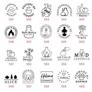 Op de afbeelding: Een verzameling zwart-witte aardewerklogo's, elk met unieke ontwerpen en tekst. De logo's bevatten verschillende stijlen, zoals handgetekende illustraties van vazen, tekst en cirkelvormige ontwerpen. De logo's zijn genummerd.