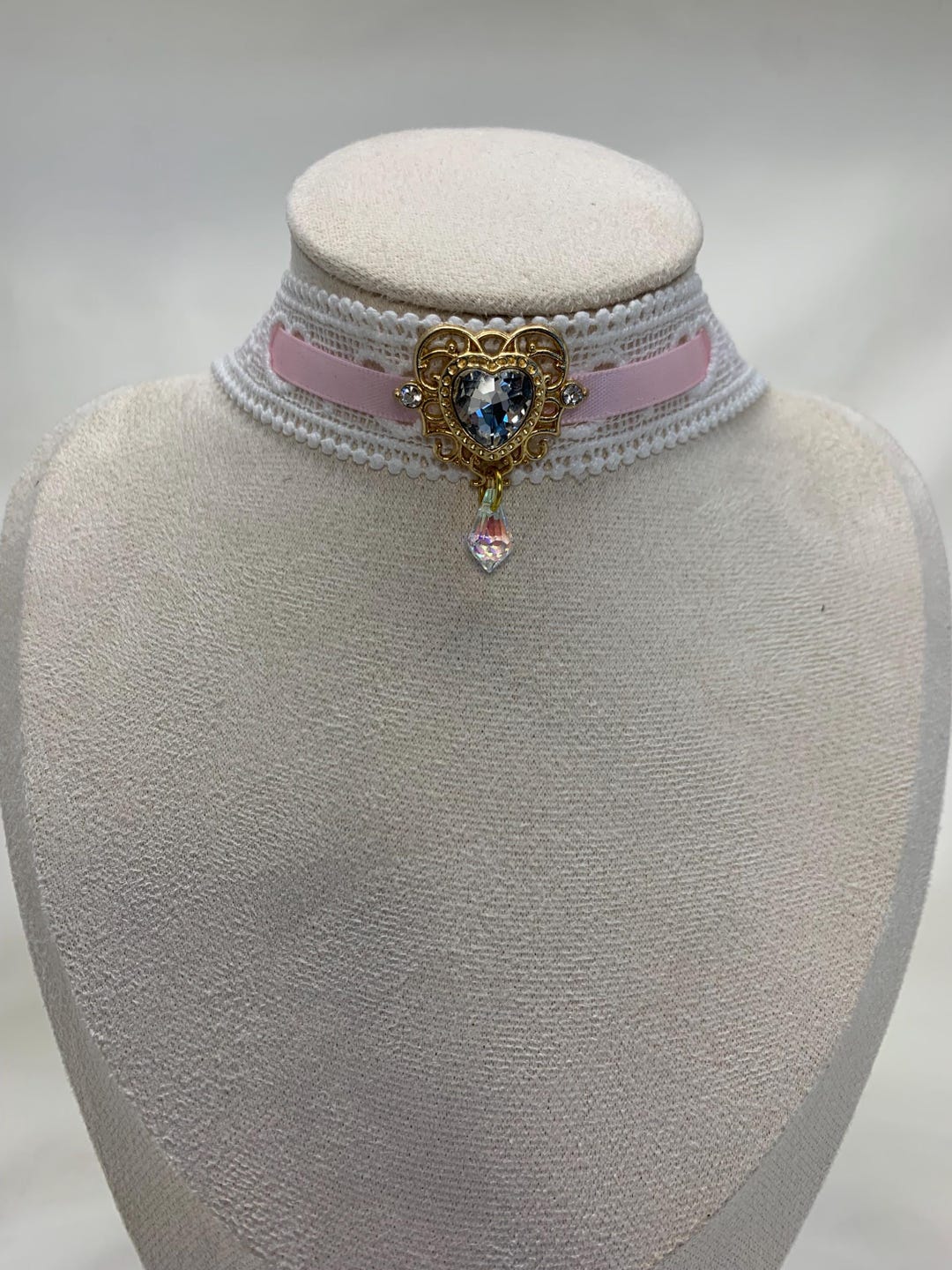 Pink crystal beaded choker with gold centerpiece