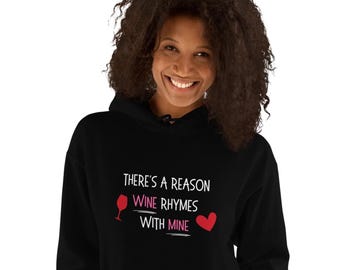 Sudadera con capucha divertida para amantes del vino: «Hay una razón por la que el vino rima con el mío». Sudadera con capucha acogedora: el regalo perfecto para los amantes del vino.