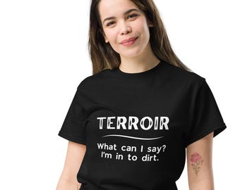 Terroir &#39;I&#39;m in to Dirt&#39; Unisex T-Shirt - Perfect for Wine Lovers and Soil Enthusiasts - Fun Wine Apparel