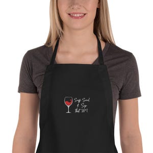 Sniff Swirl & Sip That Sht Apron - Funny Wine Apron, Cooking Gift for Wine Lovers, Chef Kitchen Bib, Foodie Gift, BBQ and Baking Apron