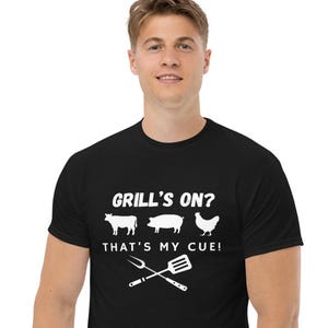 Funny BBQ T-Shirt - Grill's On? That's My Cue! - Humorous Graphic Tee - Perfect Gift for Grill Masters and BBQ Enthusiasts - Unisex Shirt