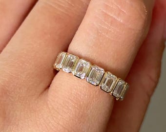 Bezel Set Emerald Half Eternity Wedding Band, 14k Gold Emerald Cut Moissanite Diamond Band, 3.30 TCW Bezel Set Emerald Eternity Band.