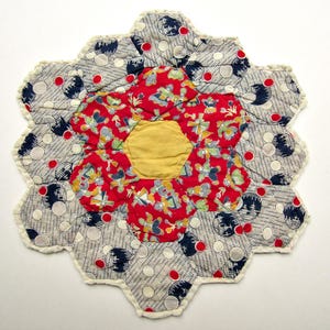 XL Size Double Floral Feedsack Flower Garden Patchwork Table Mat, Doily, 1940's Vintage Prairie Quilt Decor