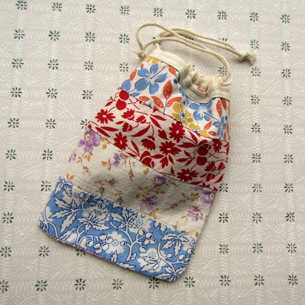 Small 7 x 5 Inch Size Antique Feedsack Fabrics Patchwork Drawstring Bag, Utility Bag, Sewing & Supplies Bag, Lined Bag, Gift Bag