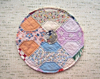 Cottagecore, Farmhouse Decor 10 Inch Size 1930 Vintage Feedsack Quilt Piece Round Table Centerpiece Mat, Doily, Patchwork Quilt Pc