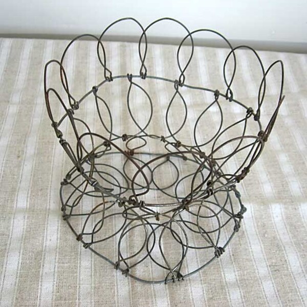 Vintage 1940's Collapsible Wire Ware Table Top Display Basket