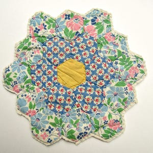 XL Size Double Floral Feedsack Flower Garden Patchwork Table Mat, Doily, 1940's Vintage Prairie Quilt Decor
