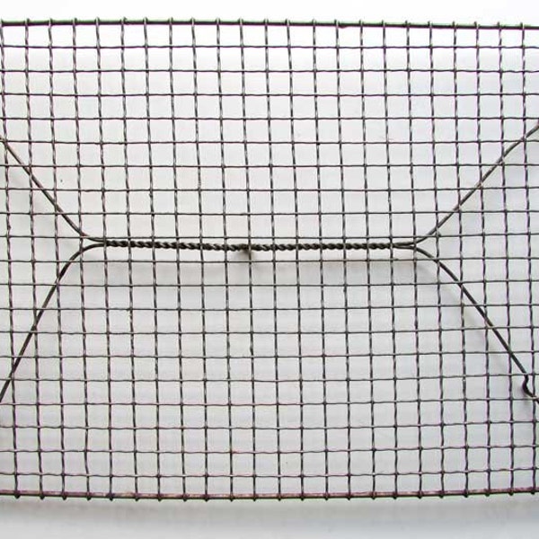 Vintage 1940 Large 10 x 14 Inch Rectangular Footed Crinkle Wire Cooling, Baking, Cake Rack, Wall Hanging Drying Rack