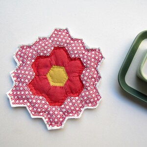 Vintage Feedsack Flower Garden Quilt Piece for Decor, Table, Sewing, Bright Colors