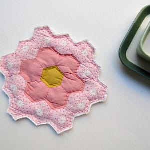 Vintage Feedsack Flower Garden Quilt Piece for Decor, Table, Sewing, Bright Colors
