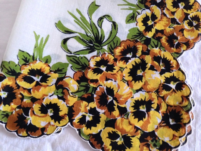 Vintage Printed Hanky Yellow Pansies Pansies Print Vintage Handkerchief Botanical Handkerchief Deep Scalloped Edge