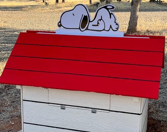 Large Snoopy Doghouse Topper Figure | Peanuts Yard Decor | Outdoor Snoopy for Dog House | Snoopy Decor for Pet Lovers | Snoopy on Dog House
