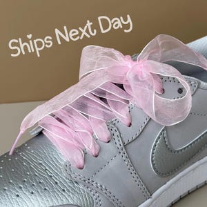 Cadarços de chiffon rosa fofos com laço transparente rosa, cadarços de noiva com fita rosa, cadarços rosa claro para tênis de casamento, cadarço coquete
