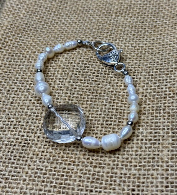 Water Pearl Collection - The White Crystal Bracelet