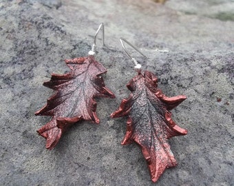 Boucles d'oreilles en cuir marron feuille de chêne