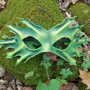 Pin Oak Leaf Green Man Mask in Green