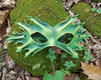 Pin Oak Leaf Green Man Mask in Green