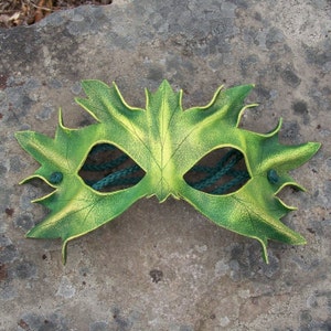 Leather Earth mask in spring green