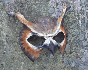 Máscara de cuero de búho cornudo
