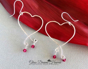 Boucles d’oreilles Sterling Silver Heart, Textured Wire Hearts, Dainty Swarovski Crystals, Free Form Hearts, Lightweight Dangle Earrings