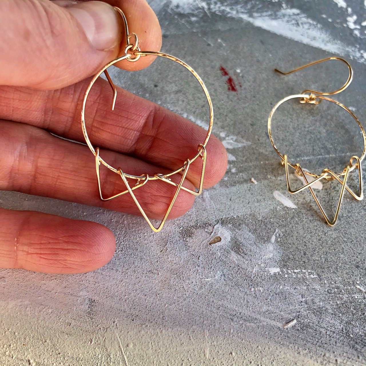 goccia. - orecchini pendenti in oro 18kt , diamanti e acquamarina – La Lou goccia. - orecchini pendenti in oro 18kt , diamanti e acquamarina – La Lou