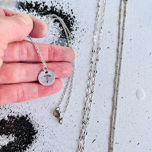 Collier alerte médicale : petite breloque en acier inoxydable, pièce d&#39;identité personnalisée