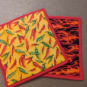 Pepper Quilted 2-Sided Hot Pad Set