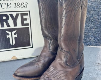 Vintage Pre-loved Frye Billy Pull on color SMOKE boots