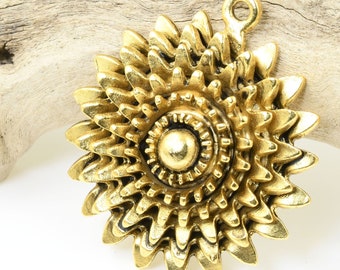 Grand pendentif marguerite - Pendentif marguerite antique en or 39 mm x 35 mm - Pendentif floral printemps-été pour la fabrication de bijoux